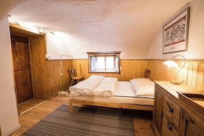 Unclassified image, 5 of 9, button - Vrbo Property (Splügen)