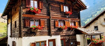 2.5 room vacation apartment in the beautiful Valserhaus dating from 1768