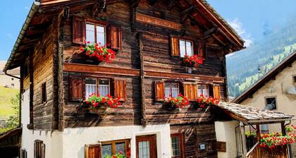 2.5 room vacation apartment in the beautiful Valserhaus dating from 1768