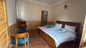 华丽客房, 阳台, 山景