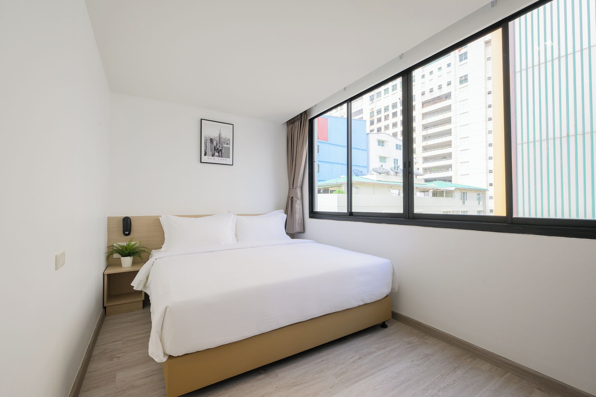 Deluxe King, City View | In-room safe, desk, laptop workspace, free WiFi