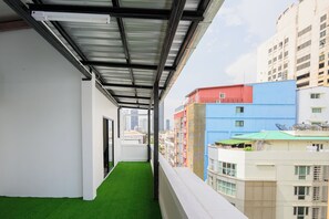 Junior Suite, Balcony, City View | Hiên