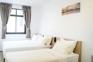 Family Triple Room | In-room safe, desk, laptop workspace, free WiFi - Global Hotel Pratunam Bangkok (Bangkok)