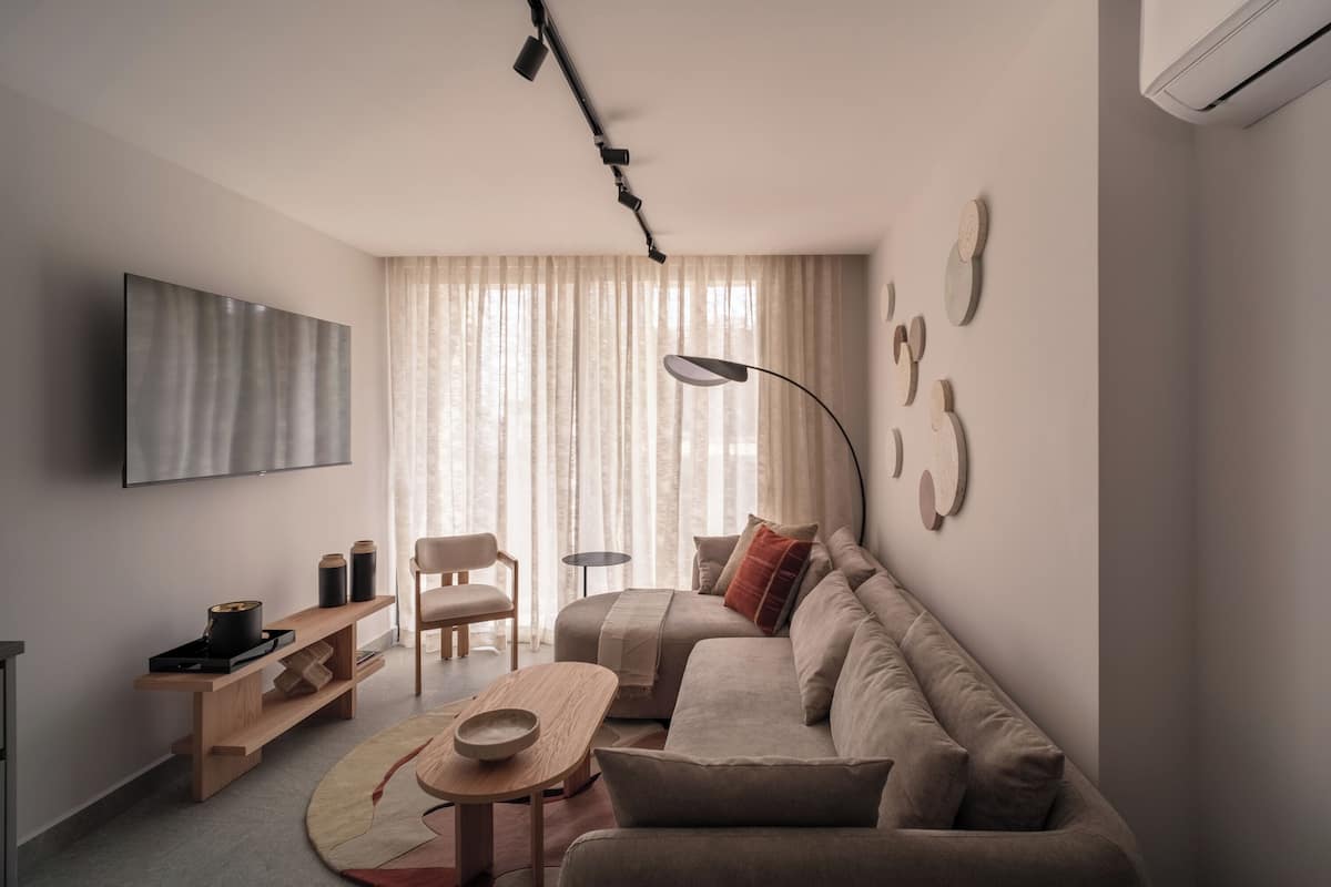 스위트, 침실 2개, 발코니 | 거실