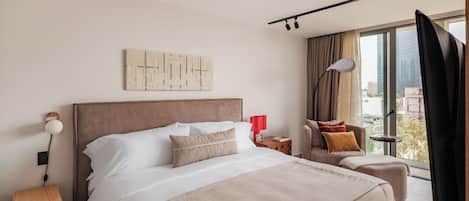Studio, 1 King Bed, Balcony | Premium bedding, down duvets, in-room safe, individually decorated