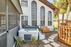 Outdoor spa tub - Moon Beach Manor | 5BR Retreat w/ Pool & Hot Tub (Cocoa Beach)