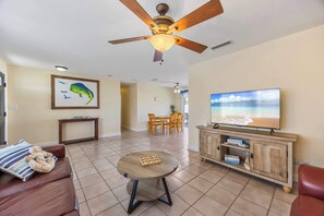 TV, offices - Space Coast Home Near KSC 3Bed/2Bath (Merritt Island)