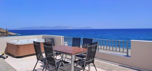 屋外ダイニングエリア