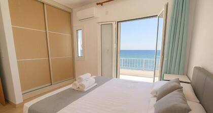 Ela Beachfront Penthouse With Jacuzzi & Sea View