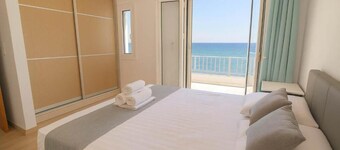Ela Beachfront Penthouse With Jacuzzi & Sea View