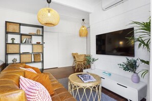 Smart TV, books - Le Petite Cott - cheerful escape by the beach (Cottesloe)