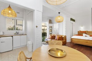 Interior - Le Petite Cott - cheerful escape by the beach (Cottesloe)