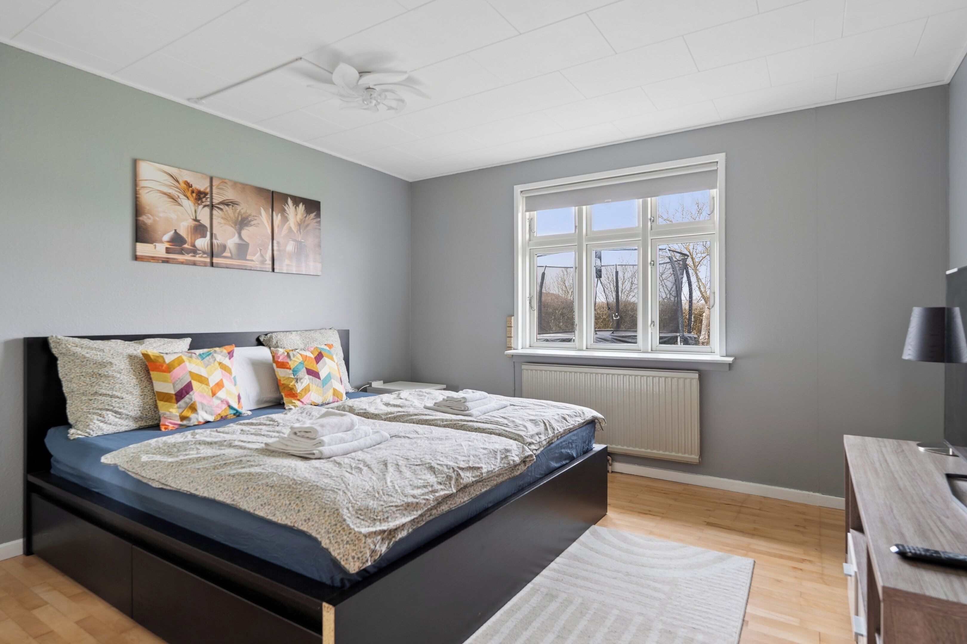 4 bedrooms, iron/ironing board, free WiFi
