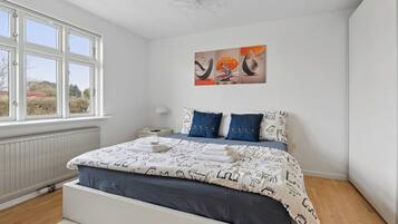4 bedrooms, iron/ironing board, free WiFi
