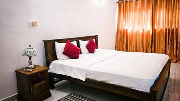 2 bedrooms, iron/ironing board, WiFi (free), bed sheets