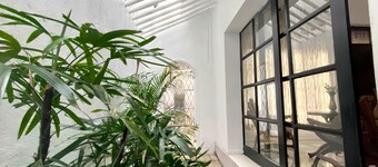 Peaceful 2-bedroom house with AC in lovely Battaramulla