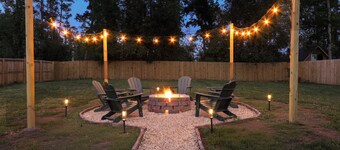 Luxury Home 1 Mile to Masters · Sleeps 10 · Fire Pit & Designer Style