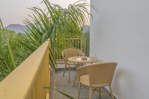 Outdoor dining - The Nivaas At Rekys Villa in Udaipur (Nathwaton Ka Gurha)