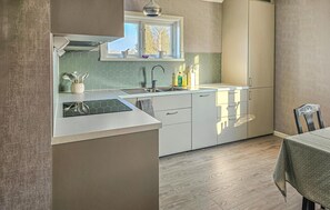 Fridge, microwave, oven, dishwasher - 1 bedroom stunning apartment in Vimmerby (Vimmerby)