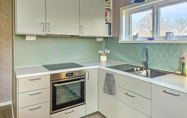 Fridge, microwave, oven, dishwasher - 1 bedroom stunning apartment in Vimmerby (Vimmerby)
