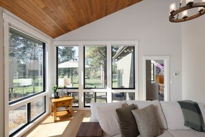 Ping pong - Birdie Lodge on the 19th Hole, Hot Tub, Bikes, Gameroom, SHARC Passes (Deschutes County)