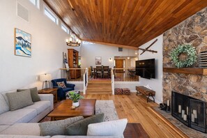 Ping pong - Birdie Lodge on the 19th Hole, Hot Tub, Bikes, Gameroom, SHARC Passes (Deschutes County)