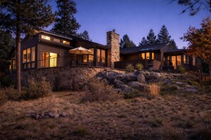 Exterior - Birdie Lodge on the 19th Hole, Hot Tub, Bikes, Gameroom, SHARC Passes (Deschutes County)