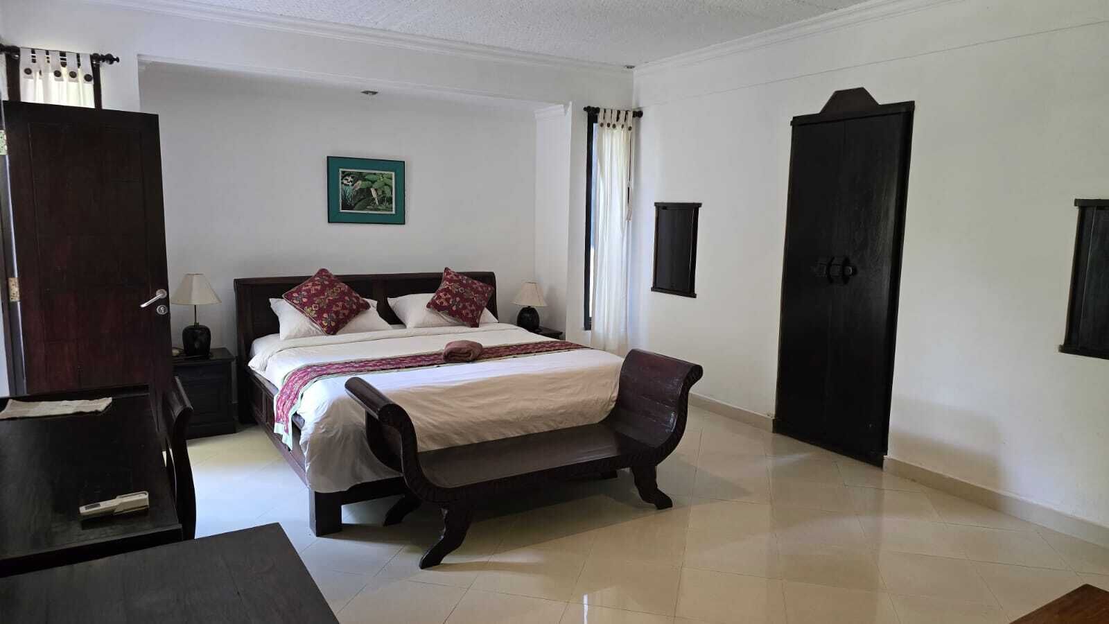 Kahden hengen perushuone, näköala pihalle