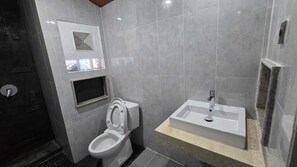 Deluxe Room, Garden View | Bathroom - Kami House Ubud (Gianyar)