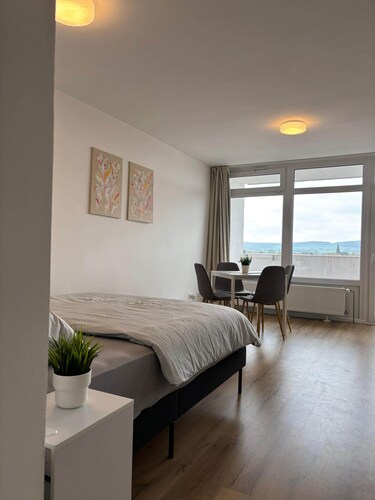 Central, modern studio apartment