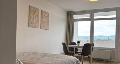Central, modern studio apartment