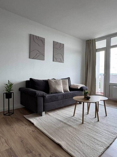 Central, modern studio apartment