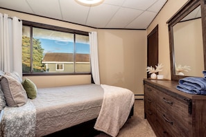 7 Schlafzimmer, Zimmersafe, Bügeleisen/Bügelbrett, WLAN
