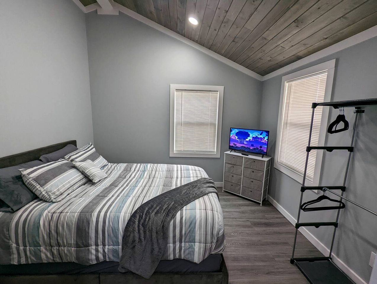 WiFi, bed sheets