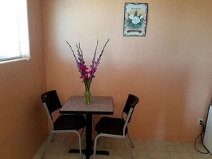 Dining - Homey Getaway Cabin Rental, Arizona (McNeal)