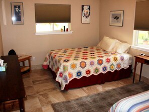 1 habitación, tabla de planchar con plancha y ropa de cama 