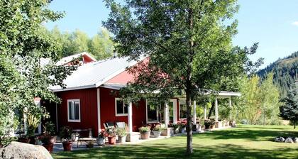 Secluded Cottage Rental on 305-Acre Ranch in Stevens County, Washington