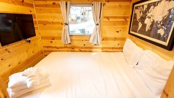 1 bedroom, WiFi, bed sheets