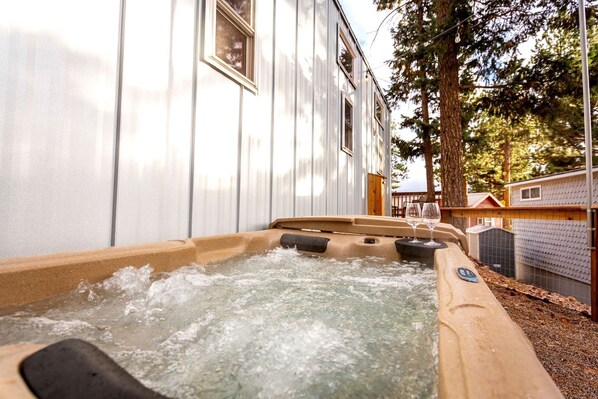 Outdoor spa tub