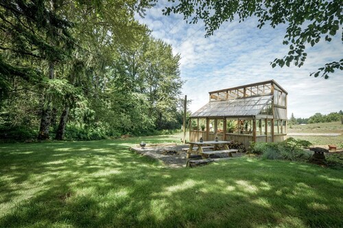 Romantic Cottage for Couples Getaway near Portland | Oregon Rentals