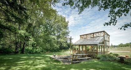 Romantic Cottage for Couples Getaway near Portland | Oregon Rentals
