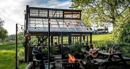 Romantic Cottage for Couples Getaway near Portland | Oregon Rentals