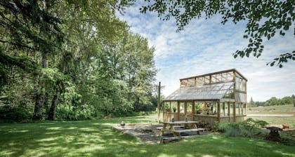 Romantic Cottage for Couples Getaway near Portland | Oregon Rentals