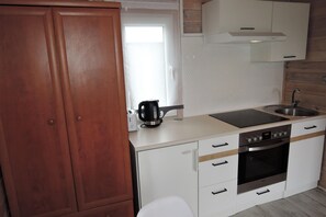 Fridge, coffee/tea maker, electric kettle, toaster - Holiday Home in Kolczewo Near Baltic Sea (gmina Wolin)