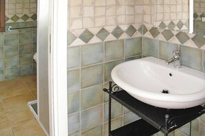 Shower - Villa in San Pietro Near White Sand Beach (Castiadas)