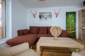 Classic-Apartment, 4 Schlafzimmer | Wohnzimmer