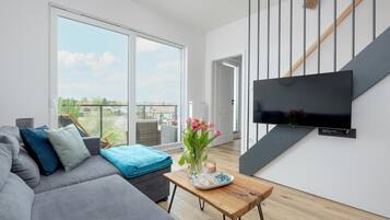 Classic Apartment, 4 Bedrooms | Living room