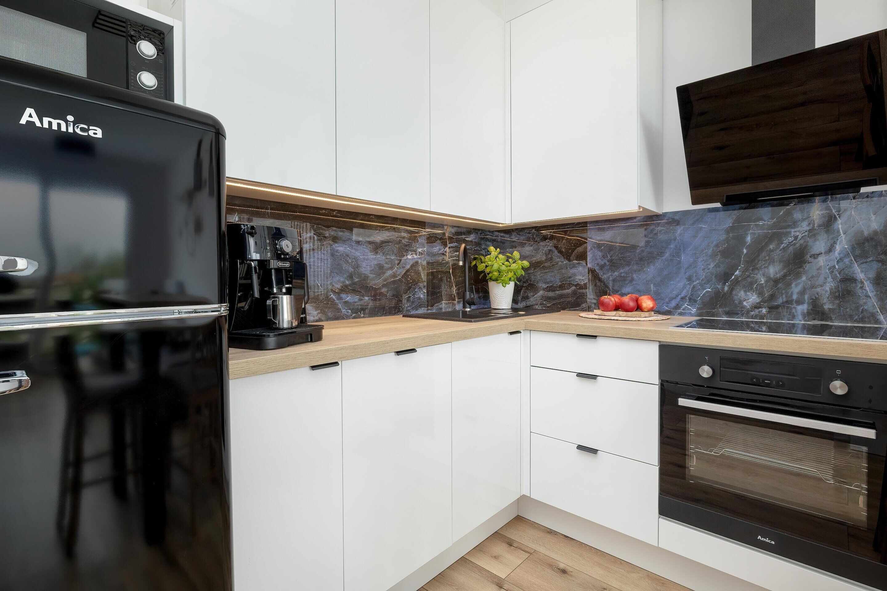 Refrigerador, microondas, lavavajillas, cafetera/tetera