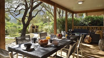 Classic Chalet, 2 Bedrooms | Balcony