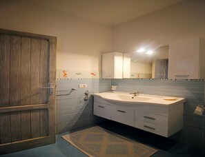 Classic-Apartment, 1 Schlafzimmer | Badezimmer | Dusche, Haartrockner